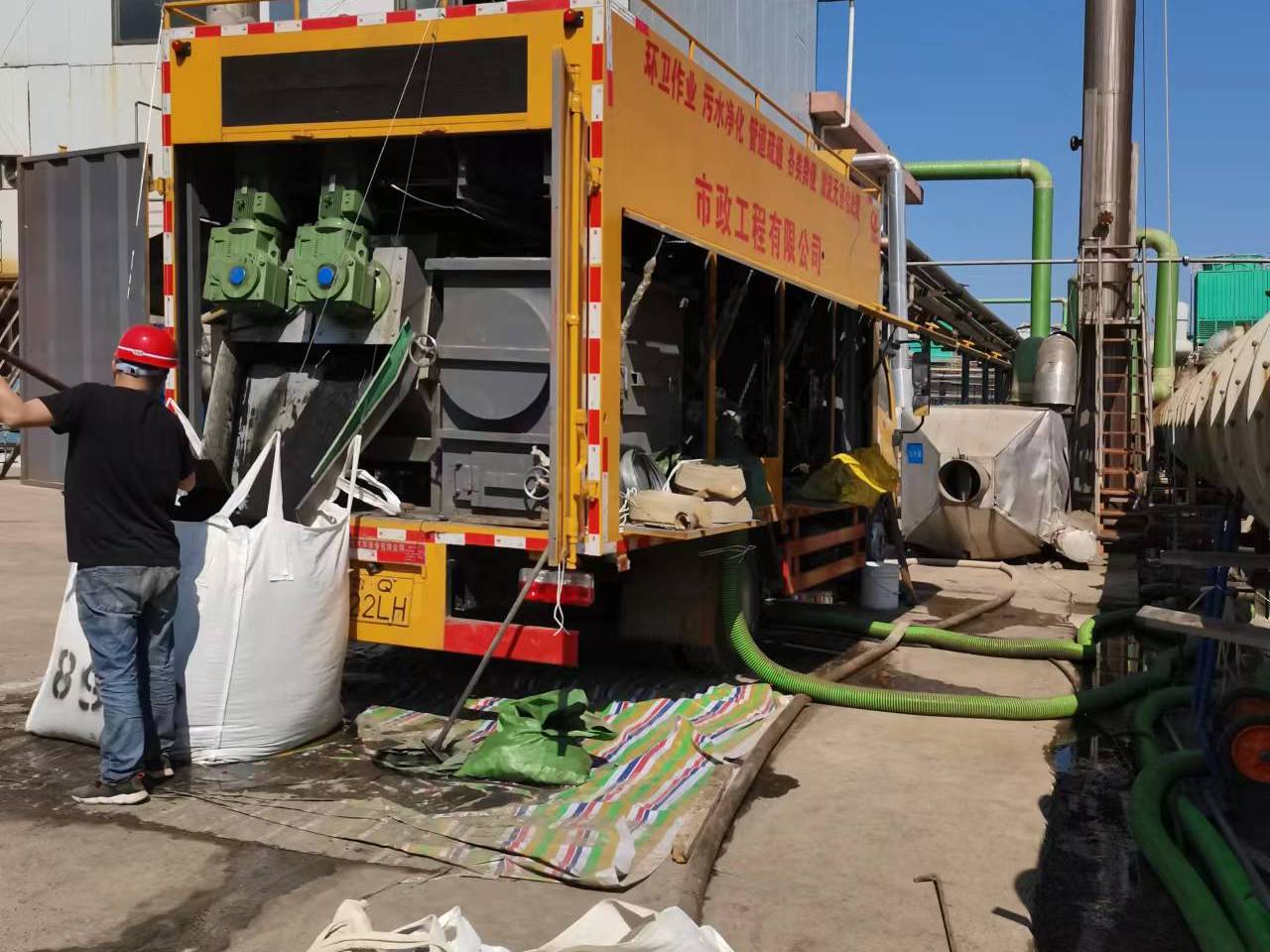 金门淤泥压干处理