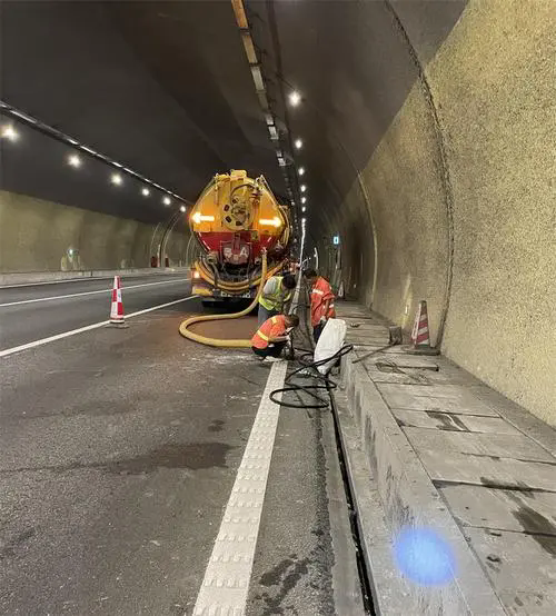 金门隧道排水渠清淤